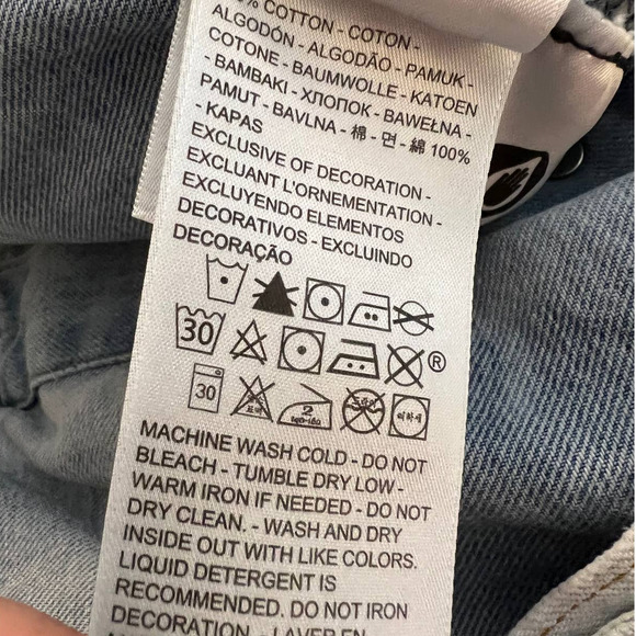 Levi's Jacket in Light Wash with Floral Embroidered Graphic on the Back Size XL - Picture 8 of 8